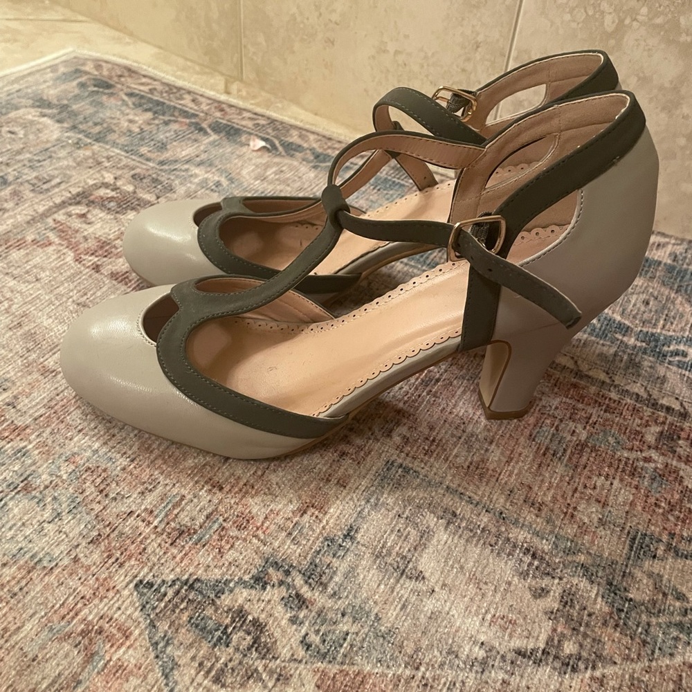 Vintage style heels
